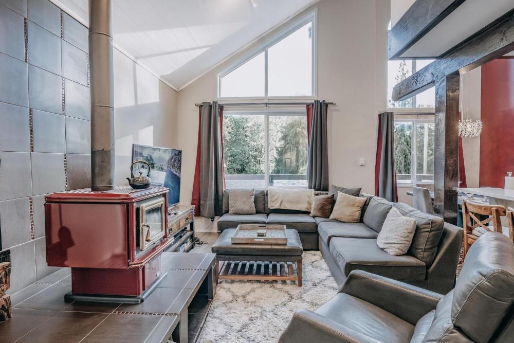 80MBR - Hot Tub - WIFI - BBQ - Wood Stove - Sleeps 7